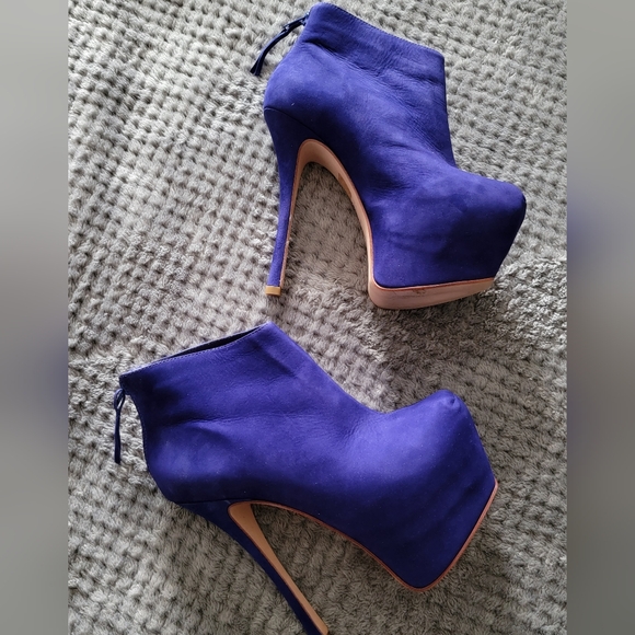 Esdra Leather Heel Booties "New" - Picture 1 of 7